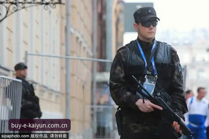 kaiyun怎么样必备 世界杯安保策略深度评测:英国警员缩编背后的博弈与kaiyun平台观赛新视角